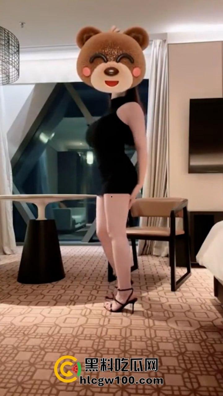 推特顶级高颜爆乳奶牛美少女【兔芙瑞】 巨型吊乳开裆黑丝粉嫩逼   金主1v1定制揉奶福利流出-6