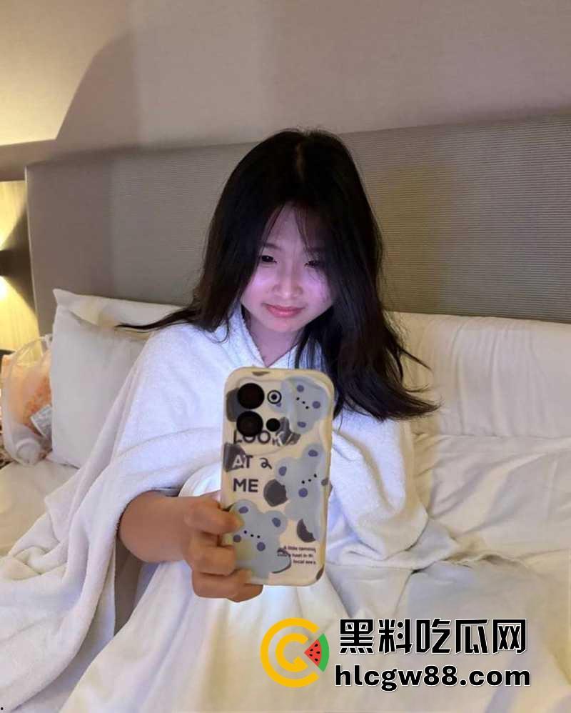 河北清纯少女变身淫荡母狗，瓜友投稿舔肛毒龙技能满点，窗台拉开窗帘后入爆操，边浪叫边怕被看到！-2