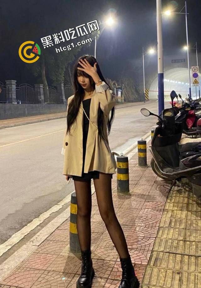 河北传媒学院『陆芝』背着男朋友和其兄弟3P 俩大屌进行前后夹击 骚叫不停-4