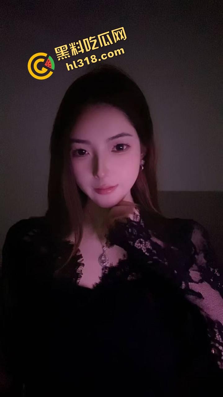 偷操哥哥女友,她贱到不让拍还死命夹,嘴上说再内射就咬断鸡巴,其实浪得要命,操爽了就射里面!-1