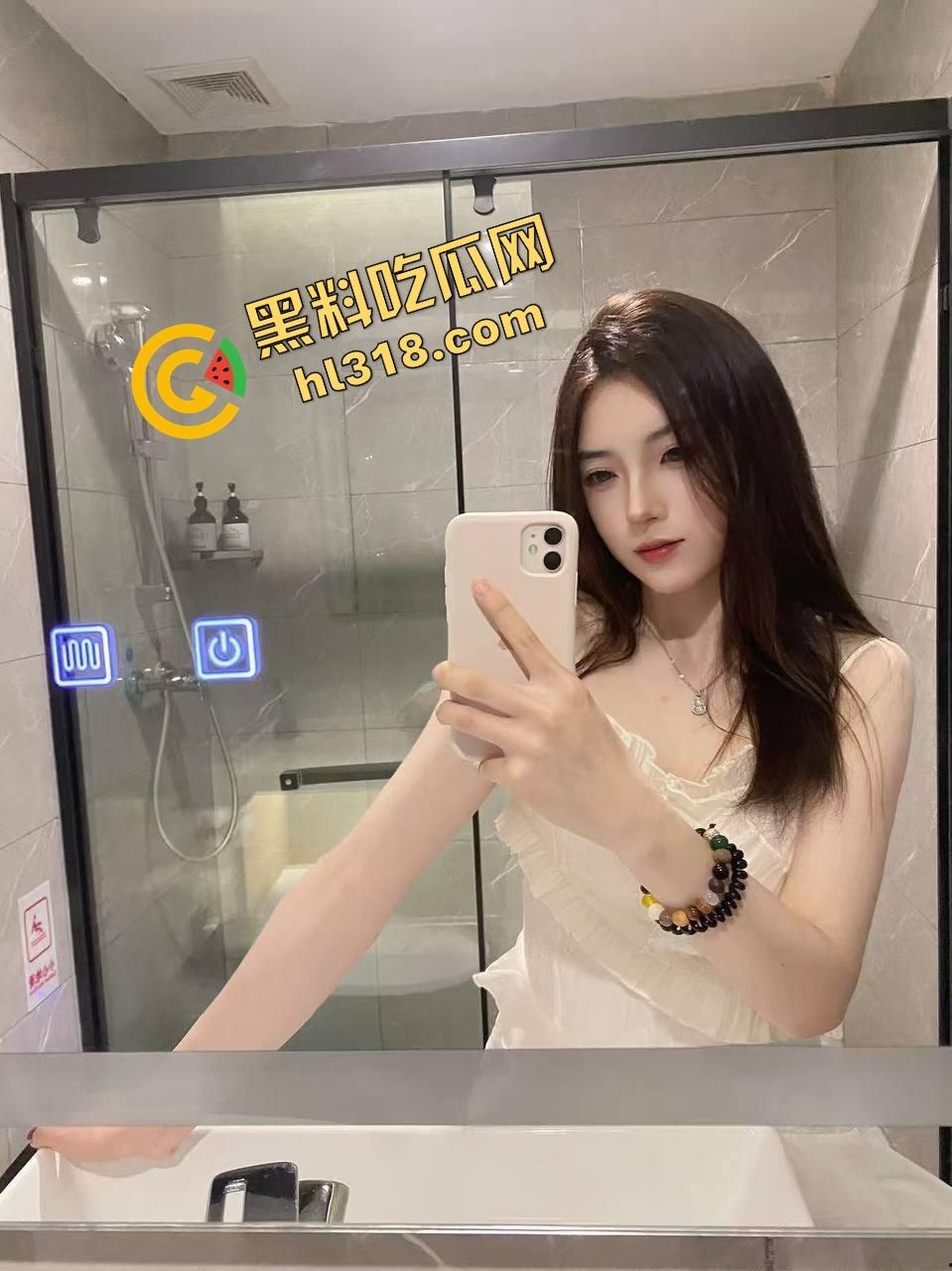 偷操哥哥女友,她贱到不让拍还死命夹,嘴上说再内射就咬断鸡巴,其实浪得要命,操爽了就射里面!-2