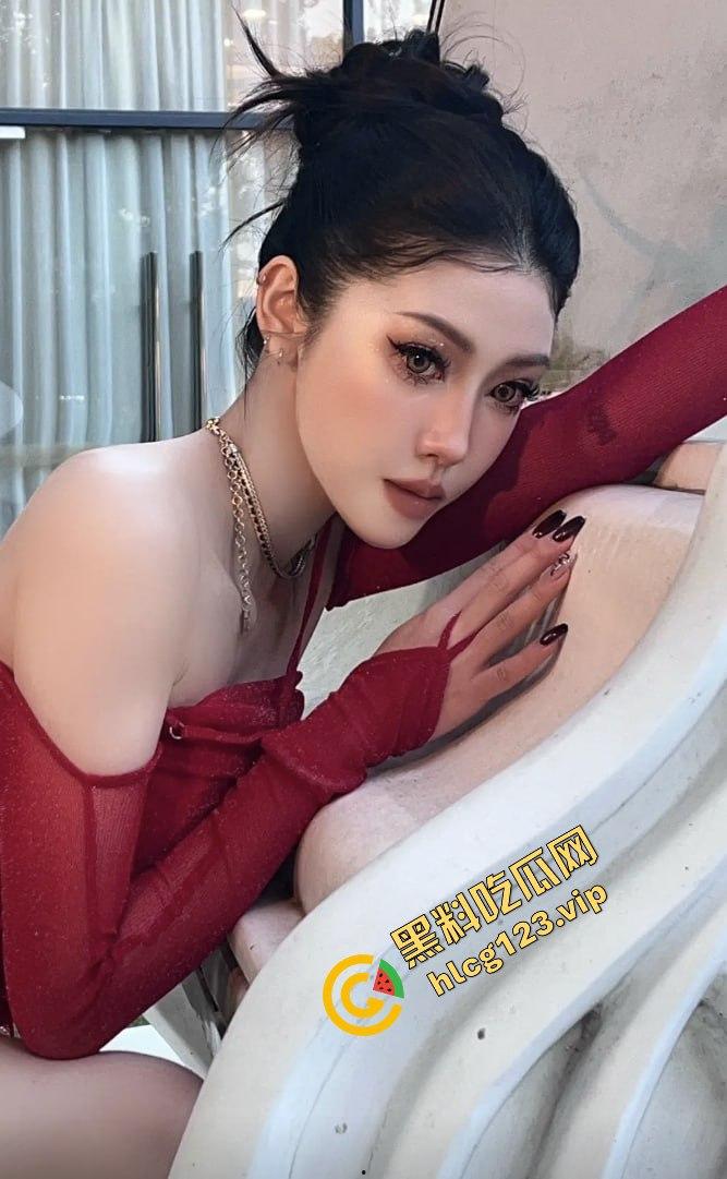 抖音主播【姜瑞雯饶舌之徒】直播翻车！输掉游戏跳擦边舞，脱衣舞即视感吓到其他主播直接开特效避嫌！-8