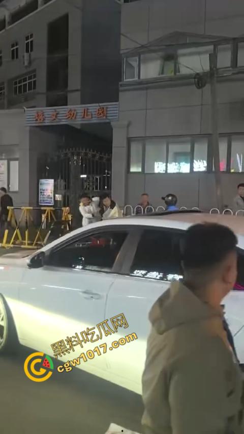 通州暴力事件震惊全城，饿了么专送外卖员突然发难，残忍刺客眼睛，现场混乱，令人毛骨悚然！-3