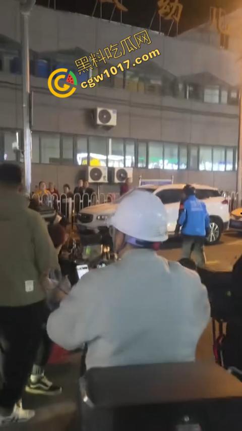 通州暴力事件震惊全城，饿了么专送外卖员突然发难，残忍刺客眼睛，现场混乱，令人毛骨悚然！-7