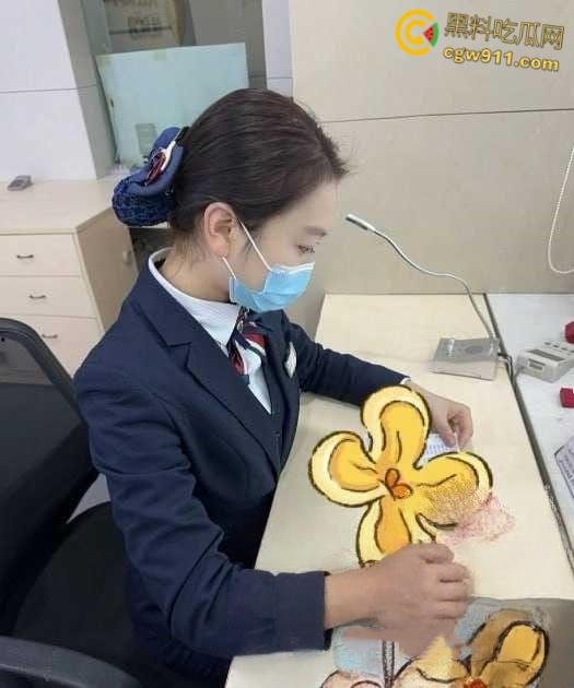 四川建设银行贷款经理【陆新菁】，极品御姐肉丝美腿，被银行大客户包养，被操的淫语不断，丝袜美臀全是精液！-3