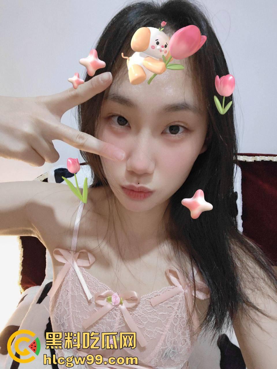 武汉传媒学院反差婊【王雯芊】高颜值媛交包夜3K，大量骚照泄密，上学卖逼的骚货，嫖完直呼物超所值！-4