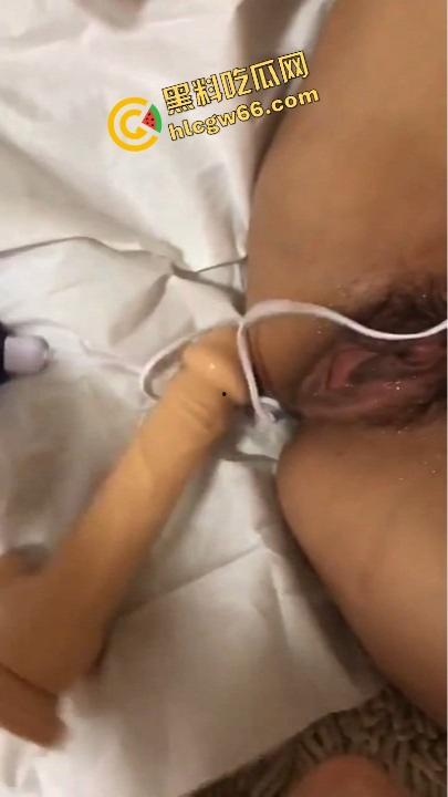 广西精神小妹『雪代巴』清纯脸蛋装嫩装乖，背后却被金主老爹用情趣道具阔腿神器夹到腿软！-13