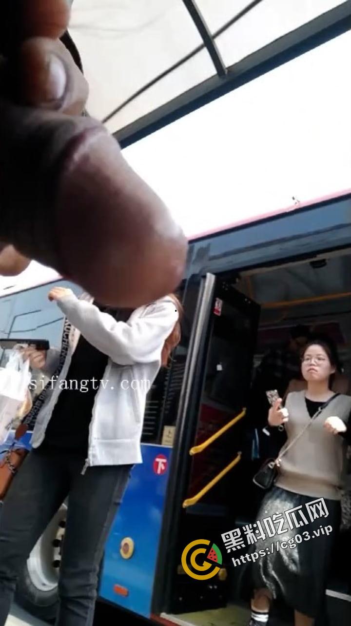 国产大变态 街射篇 速射通关达人 【黑虎】专场 专门挑街头的年轻路人妹子露屌  又收获一波表情包 （四）-5