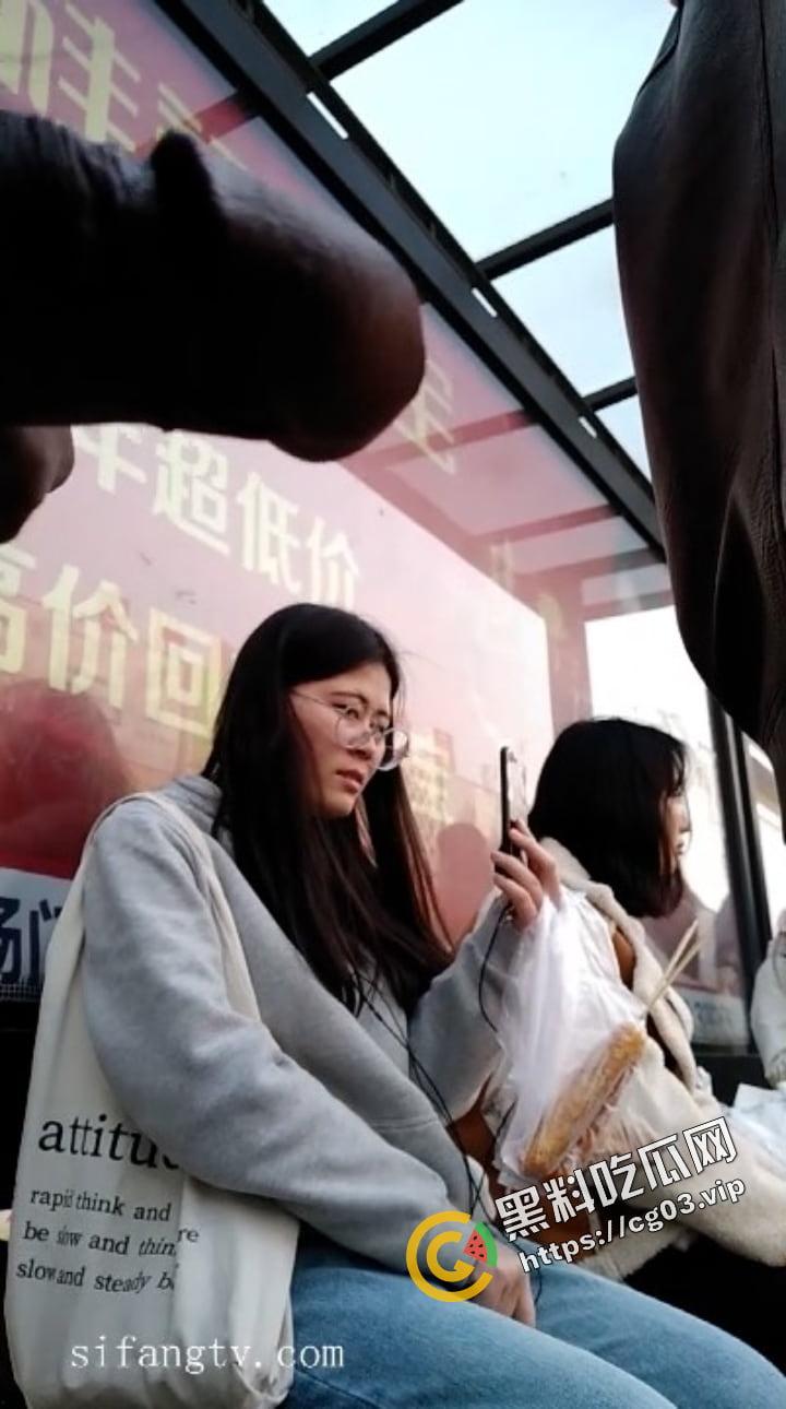 国产大变态 街射篇 速射通关达人 【黑虎】专场 专门挑街头的年轻路人妹子露屌  又收获一波表情包 （四）-14