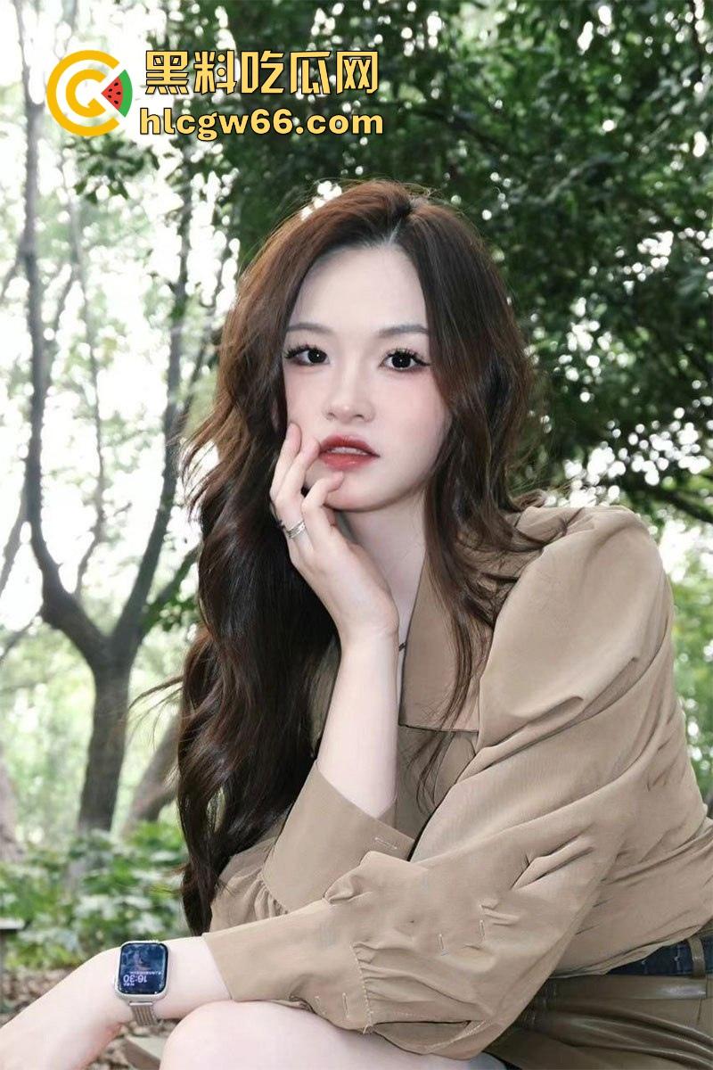 银行极品反差母狗【金雨婷】外表清纯得像朵花，谁能想到一顿饭就被炮友勾走，彻底放飞自我！-3