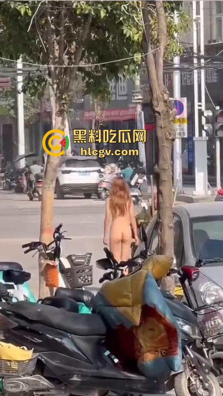 郑州惊现裸女出街，疑似LOL比赛BLG输给T1后赌气裸奔！肥臀当街晃眼，女子抖音『 Jing婧 』目前已销号!-7