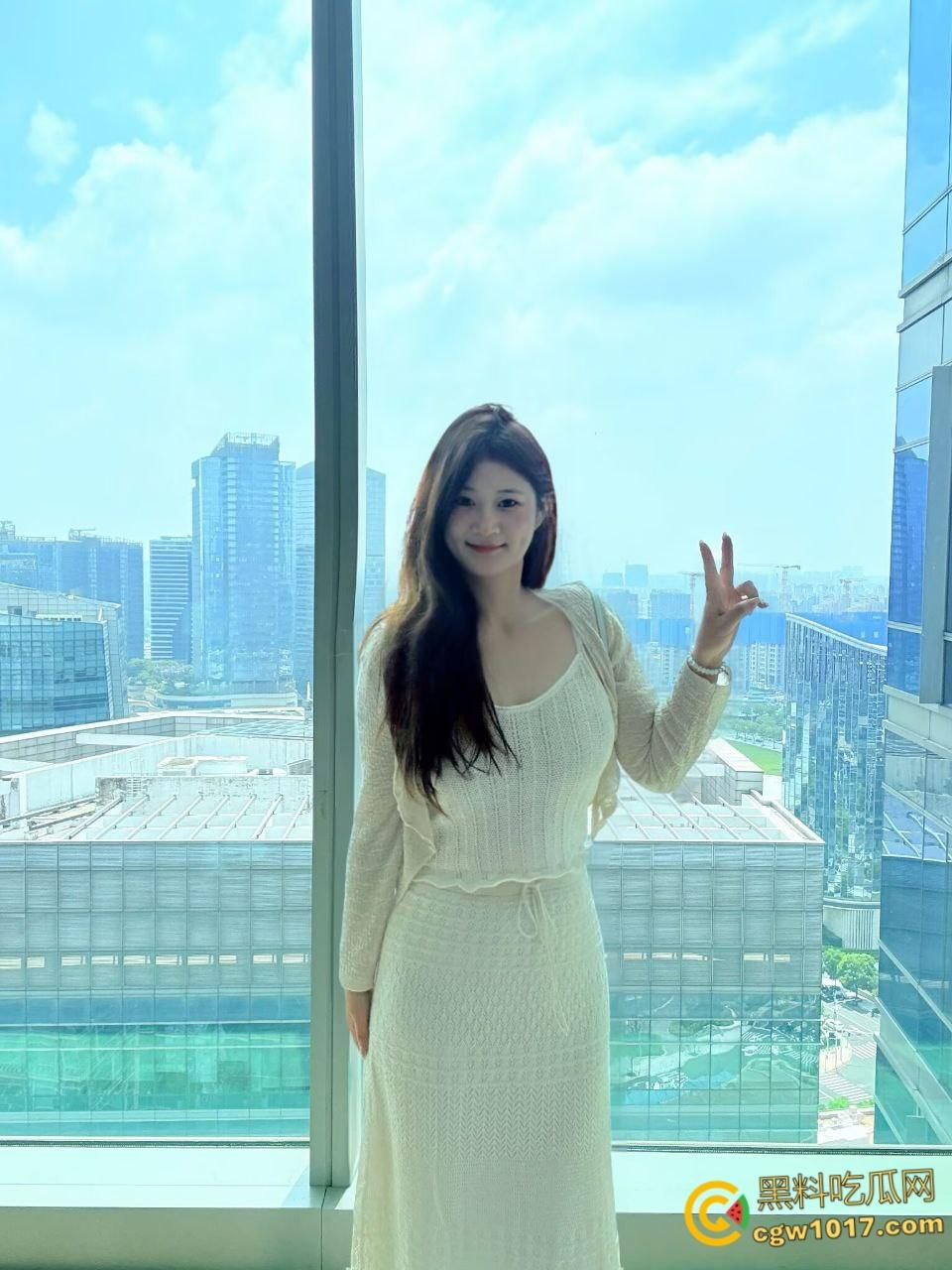 S+甜美高颜值表妹初调教，完美身材样貌太顶了，带上眼罩调教玩弄，舌尖轻舔龟头口交，女上骑乘巨乳乱晃 ！-1