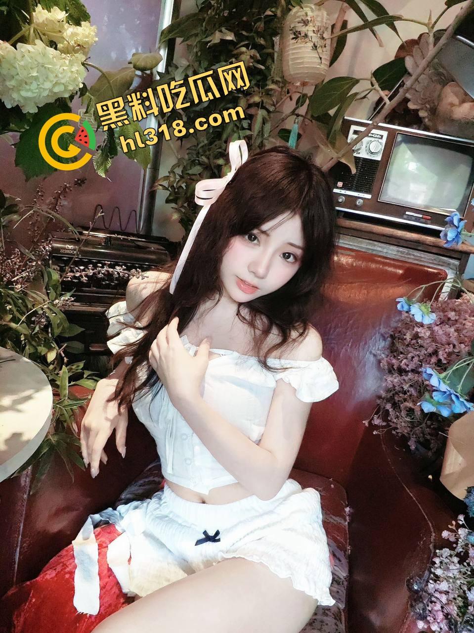 台湾巨乳网黄『Aka』被巴西小钢炮爆操，小屌配大奶花活玩到极致，兵器虽短耐操才是真王道！-4