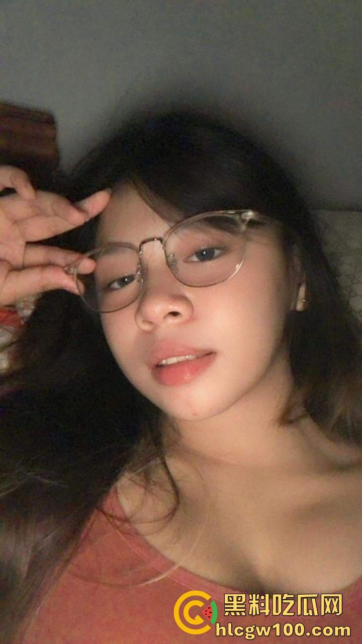 泰国精神小妹的骚浪程度完全不输国内，自带拍片技能，黄毛良配上头，谁不想搞个这种会玩的小野猫！-1