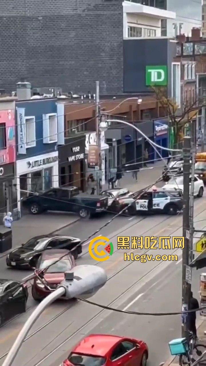 多伦多11月2日上演现实版警匪追逐！downtown街头劫车事件，比大片还带劲！-9