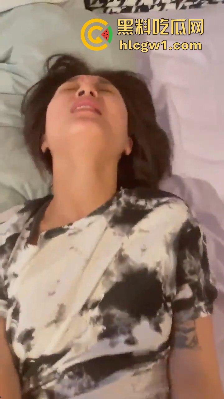 株洲清纯大学妹【李银圆】被男友拉进酒店爆操！视频流出，清纯外表背后骚得不行！-7