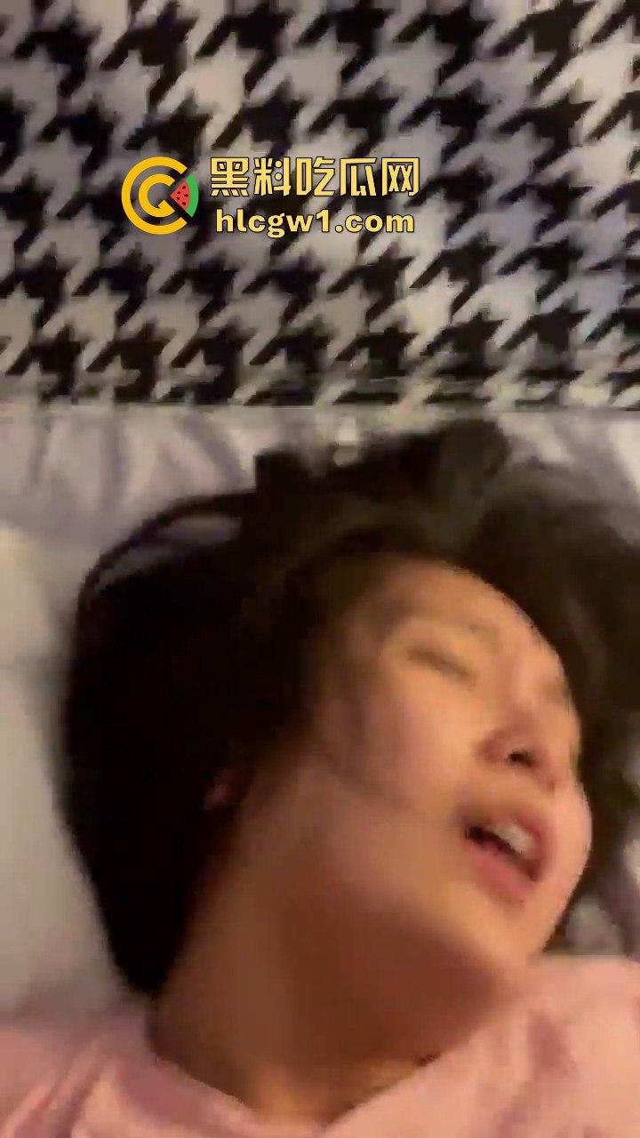 株洲清纯大学妹【李银圆】被男友拉进酒店爆操！视频流出，清纯外表背后骚得不行！-12