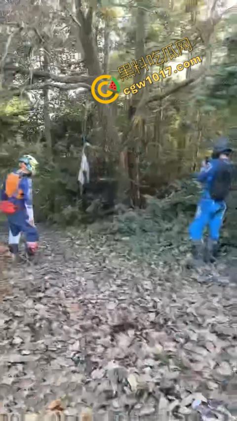 四明山中骑行，摩友巧遇恐怖干尸，惊恐报警，警调挖机移尸，骇人现场，让人看的心跳加速！-2