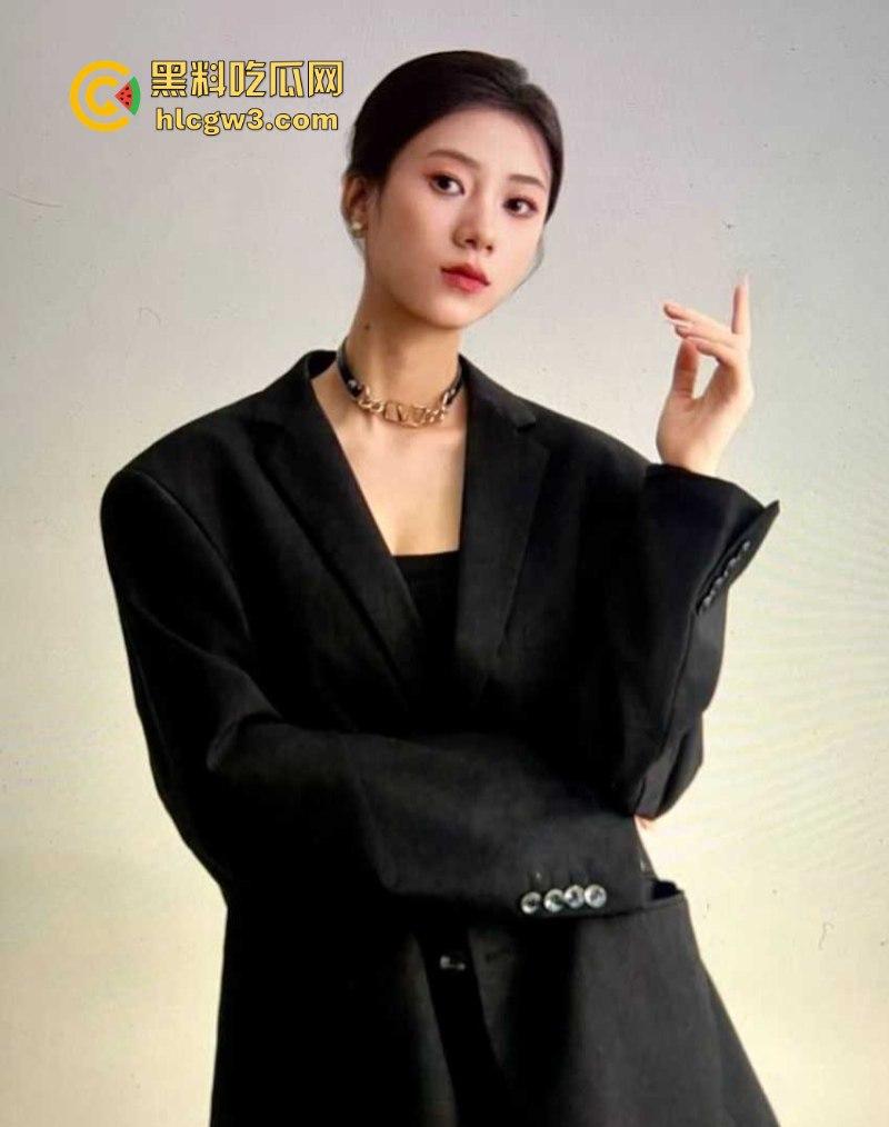 21岁模特级绝品前女友【蔡玲】被渣男泄密裸聊视频 还是一位喜欢吃鸡操逼的反差母狗！-11