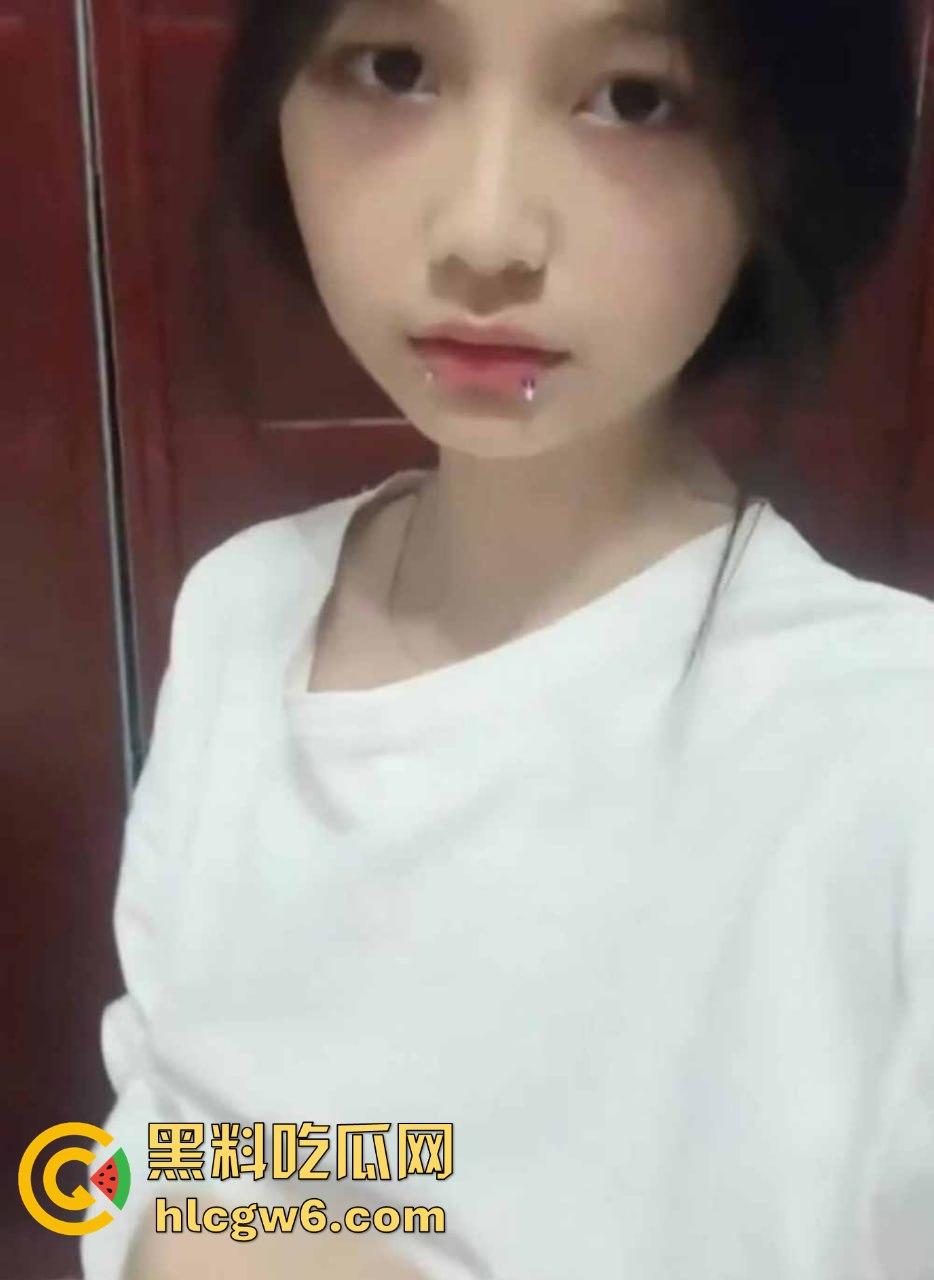 小小年纪就这么会玩！四川唇钉清纯小妹【欧利欣】自慰视频遭曝光，母狗属性真强。-3