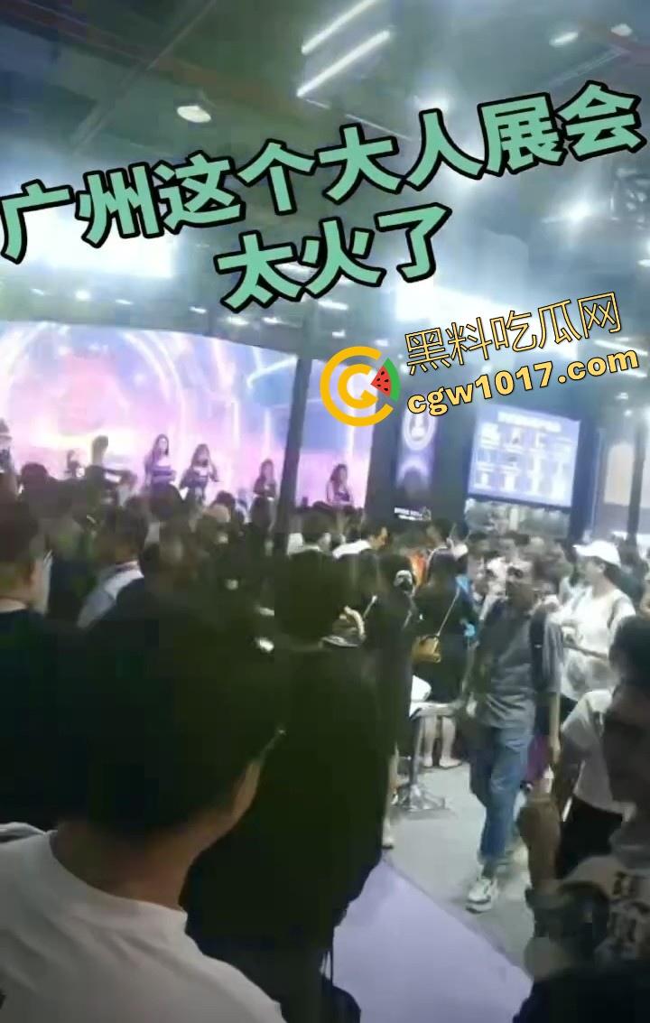 近期刷爆网络的广州成人展来啦！各种刑具成人用品花样多多，极品模特上演情趣诱惑，真是宅男的梦想啊！-1