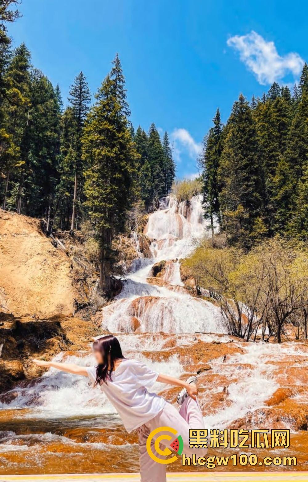 硬核绿帽玩家的骚操作，娇妻孕期成了肉体尤物，乳汁润滑胸推群P，玩到人尽皆知！-1