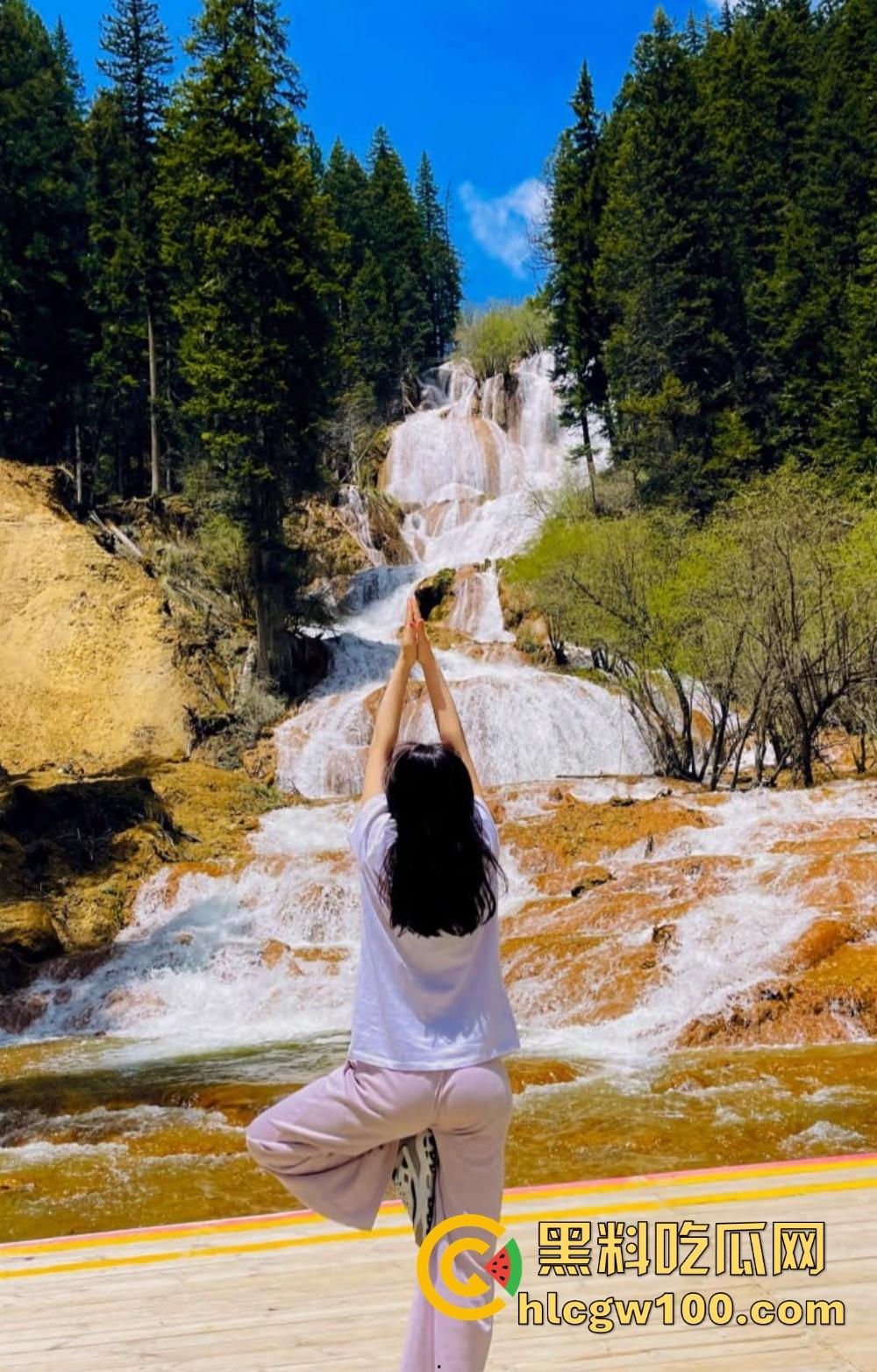 硬核绿帽玩家的骚操作，娇妻孕期成了肉体尤物，乳汁润滑胸推群P，玩到人尽皆知！-3