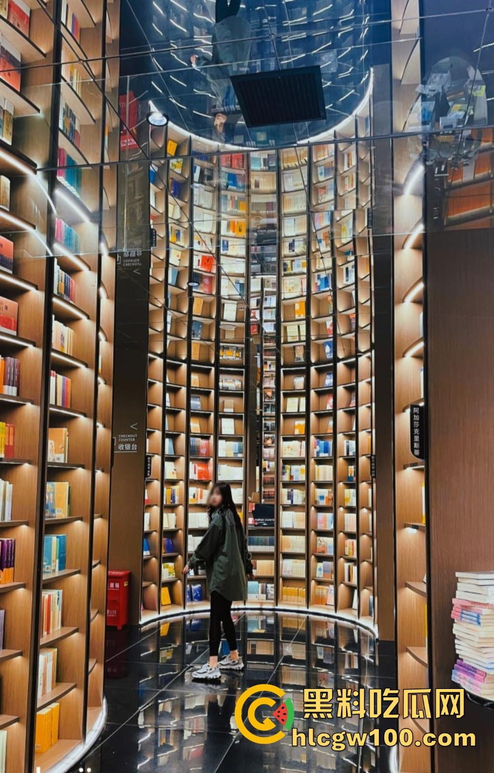 硬核绿帽玩家的骚操作，娇妻孕期成了肉体尤物，乳汁润滑胸推群P，玩到人尽皆知！-7