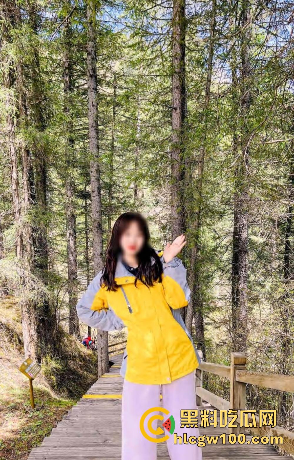 硬核绿帽玩家的骚操作，娇妻孕期成了肉体尤物，乳汁润滑胸推群P，玩到人尽皆知！-8