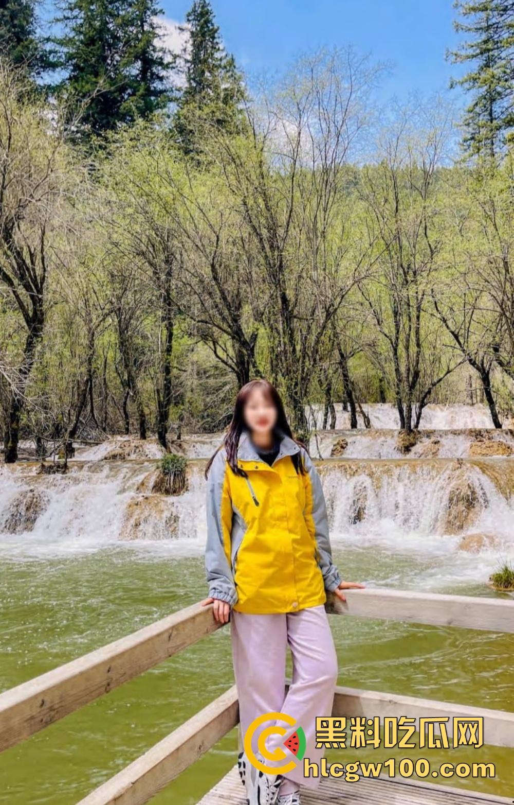 硬核绿帽玩家的骚操作，娇妻孕期成了肉体尤物，乳汁润滑胸推群P，玩到人尽皆知！-13