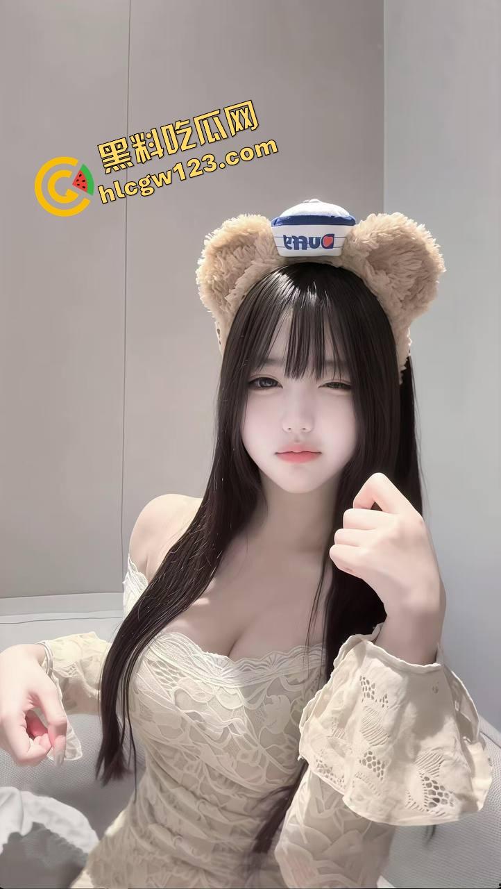 听话小母狗大学妹被包养全过程曝光，奶小屁股翘，一吃就出水操她比吃燕窝补，水多叫甜不粘人！-1