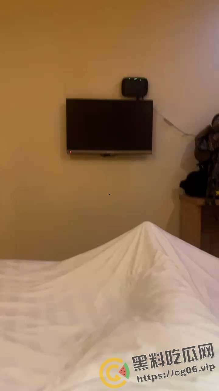 东北老铁带刀嫖娼 完不给钱还报警抓自己把小姐吓跑了 微信群嚣张扬言敢来找事就拼命  可怜了逼被操了钱还没挣到的小姐-5