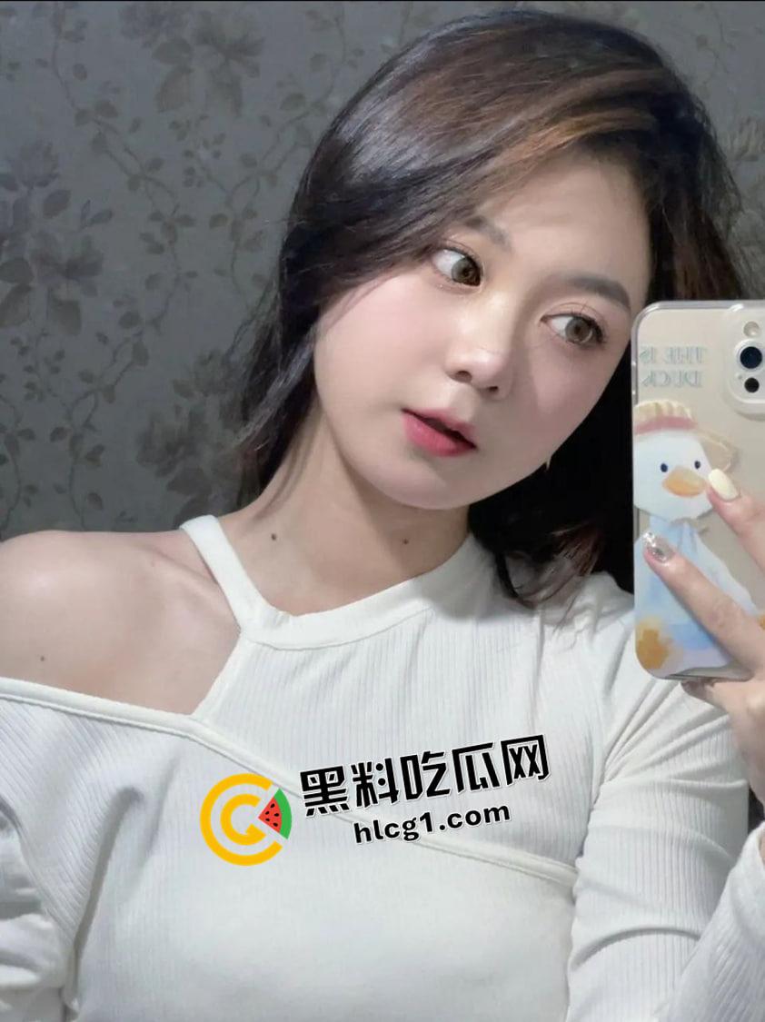 探花女主都能开？99年美女【李思瑶】下海 被实名吐槽大黑逼 我看这也不黑啊-4