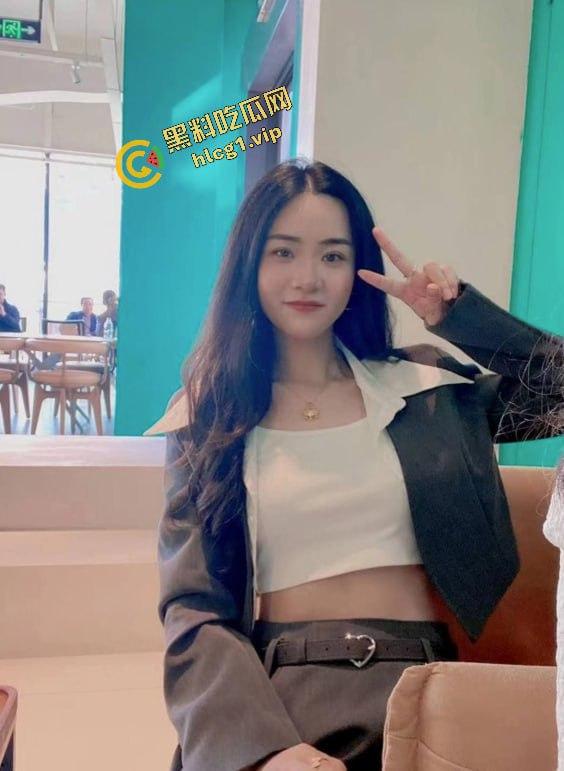 健身房会员 骚贱母狗『李妤』练就一身炮架身材 吃顿饭就能中出爆操！-4