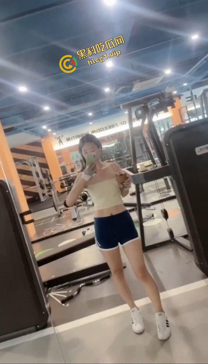 健身房会员 骚贱母狗『李妤』练就一身炮架身材 吃顿饭就能中出爆操！-5