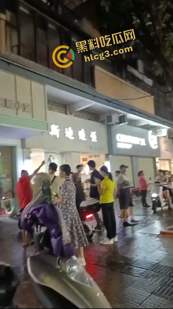 广西梧州食品公司老板跑路！一夜之间关闭所有店铺 员工消费者 集体起义围堵讨债！-10