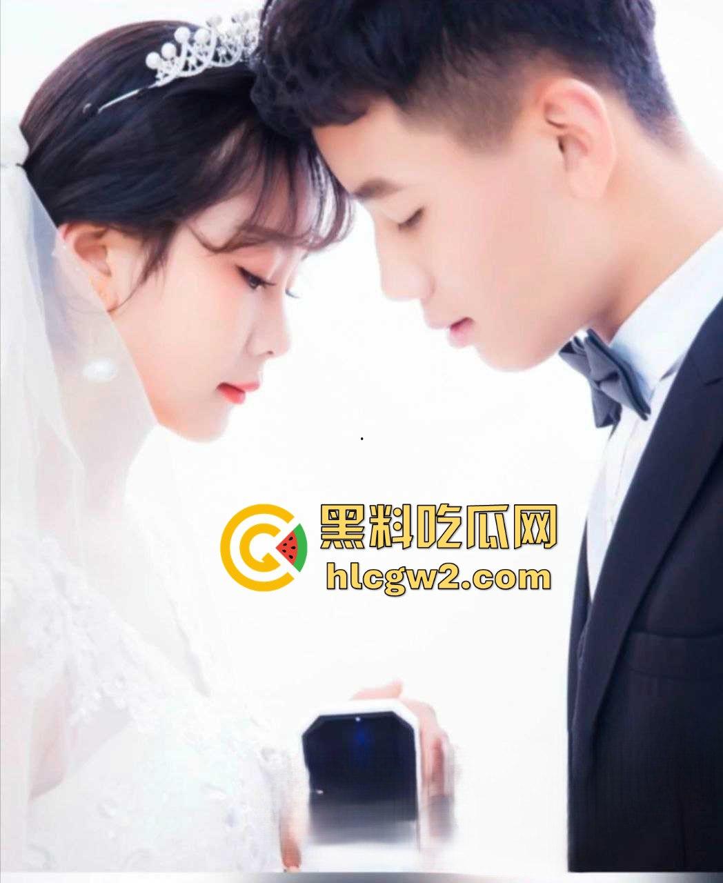 安徽人妻『贾馨月』怀孕还不老实床上大战实拍流出 三个月肚子顶着被无套抽插，骚穴被老公内射到溢出！-5