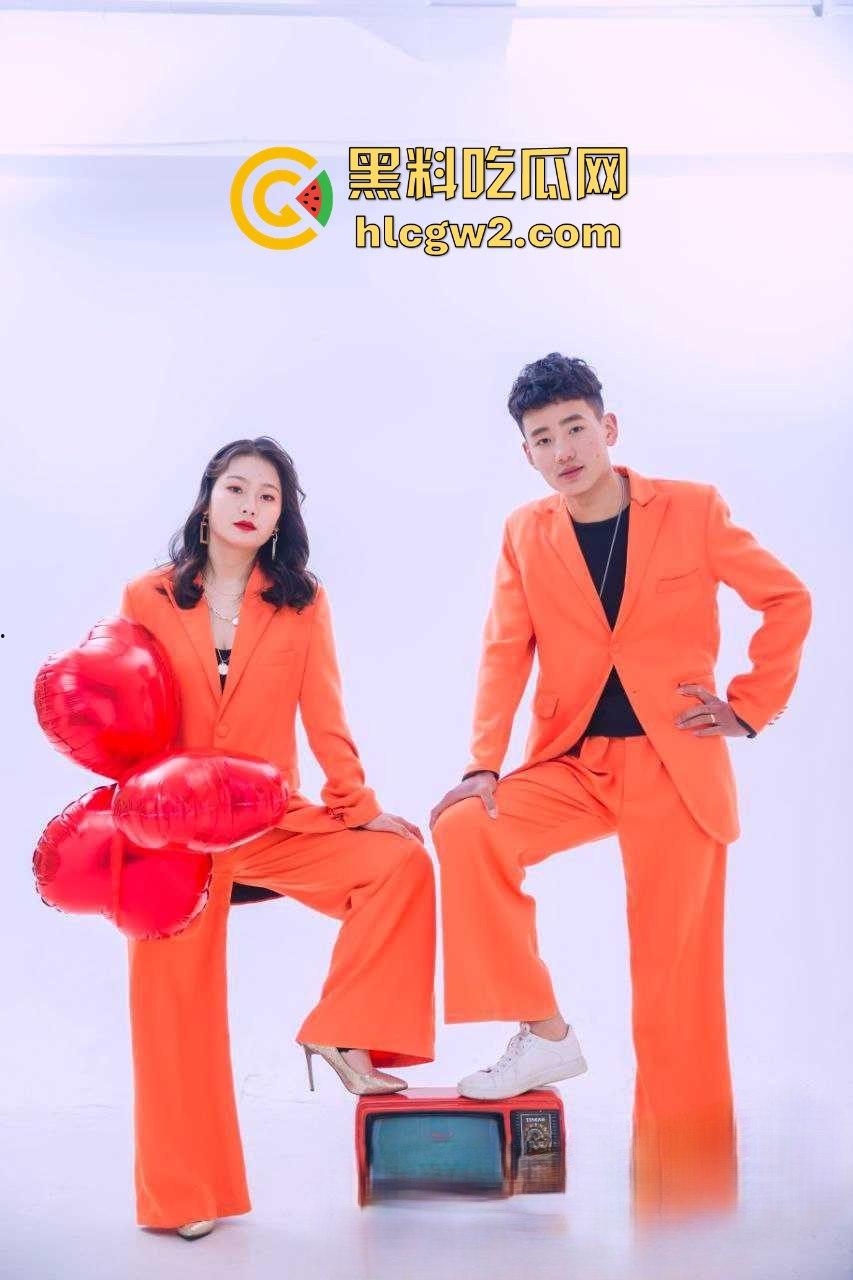 安徽人妻『贾馨月』怀孕还不老实床上大战实拍流出 三个月肚子顶着被无套抽插，骚穴被老公内射到溢出！-7