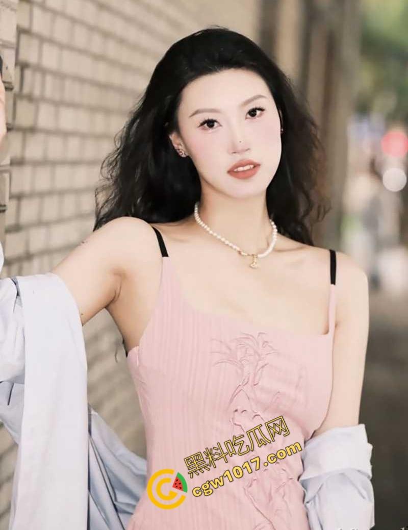 广东舞蹈老师【孙忆梦】万圣节惊爆！女神被秘密调教，全裸舔屌舔肛，摇奶颜射，尽显小母狗风骚！-7