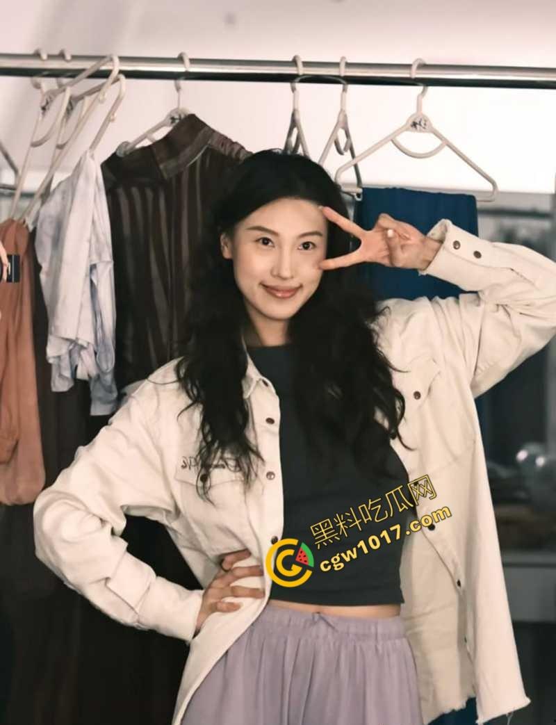 广东舞蹈老师【孙忆梦】万圣节惊爆！女神被秘密调教，全裸舔屌舔肛，摇奶颜射，尽显小母狗风骚！-8