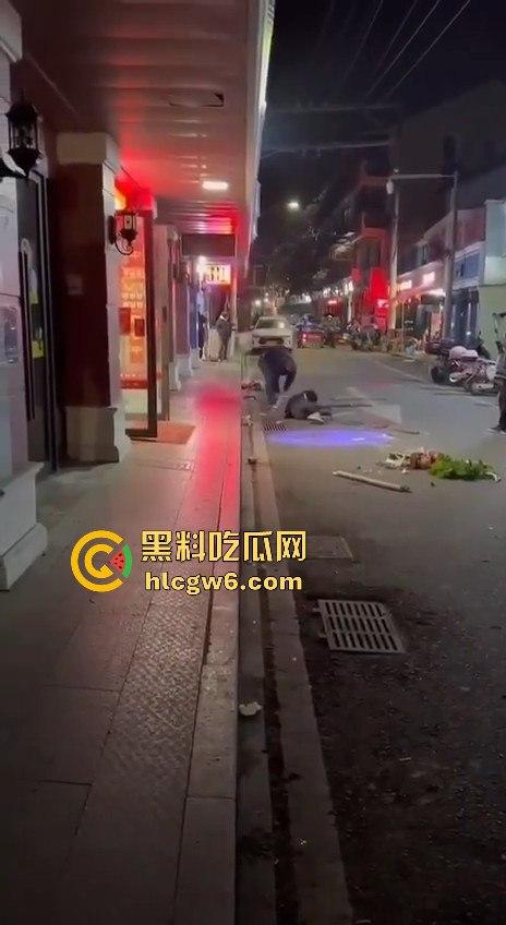 温州市文成县大学镇 多名初中高中学生发生持械群殴事件，双方多人手持大砍刀互砍-1