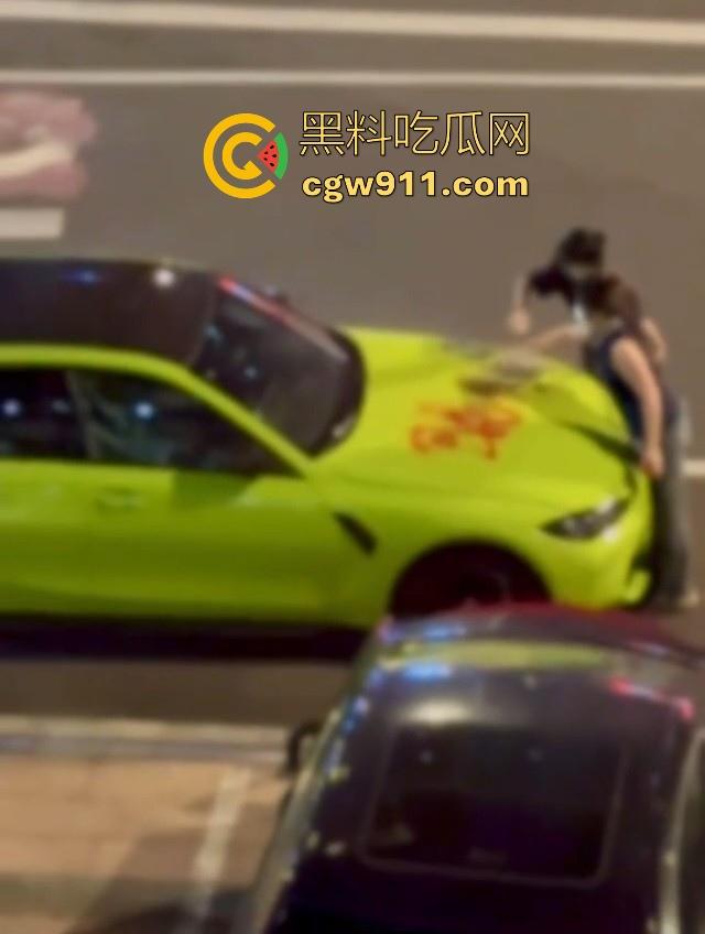 疑是宝马最新配色涂装？福清宝马渣男脚踏多船被发现，多名女友上门给其车改装，还别说这配色还行！-3