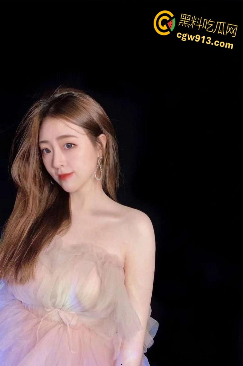 公司新入职的气质前台，背着男友偷情公司同事，清纯小妹妹小酒一喝，深喉口交一绝，床上就是骚货 ！-3