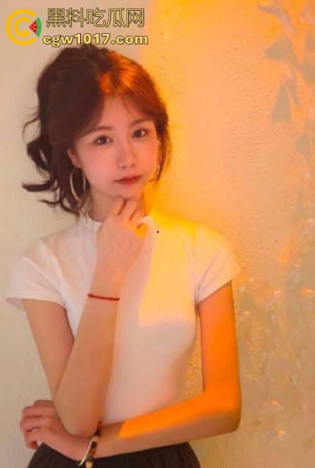 长沙高颜值夜店陪酒女【李姿萱】颜值大奶翘臀的顶级骚货，表面风光无限，骚货烂性不戴套染性病传染给男友！-2