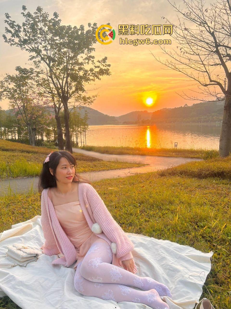 广东反差真实美艳少妇【林嘉玲】性感丝袜和高跟鞋，吕布来了都得射完再走-8