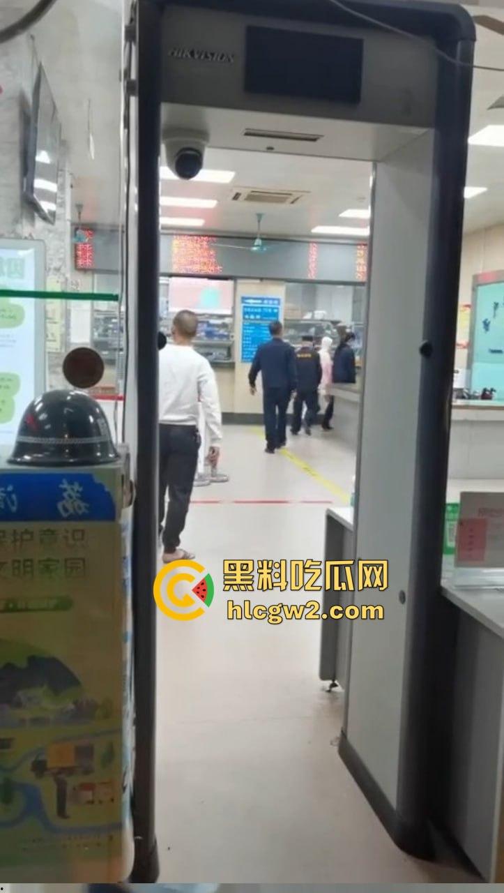 广州媚黑网红【安琪儿】海底捞事件被刑拘！被抓时衣着暴露，竟还患多种传染病！独家爆料！-15