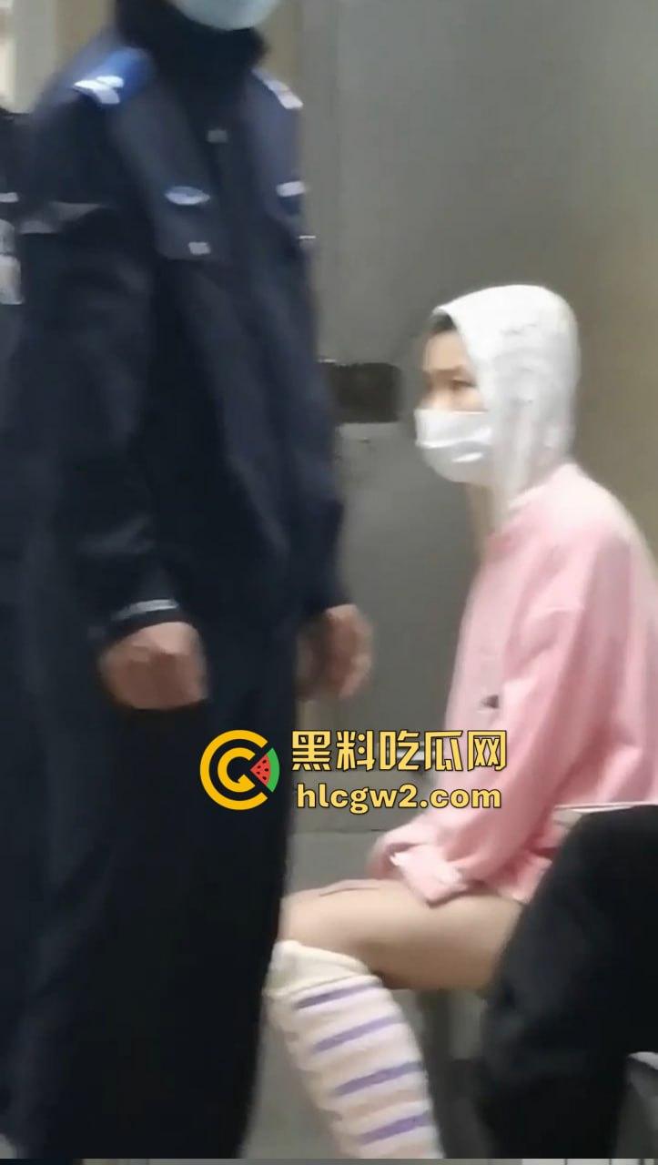 广州媚黑网红【安琪儿】海底捞事件被刑拘！被抓时衣着暴露，竟还患多种传染病！独家爆料！-19