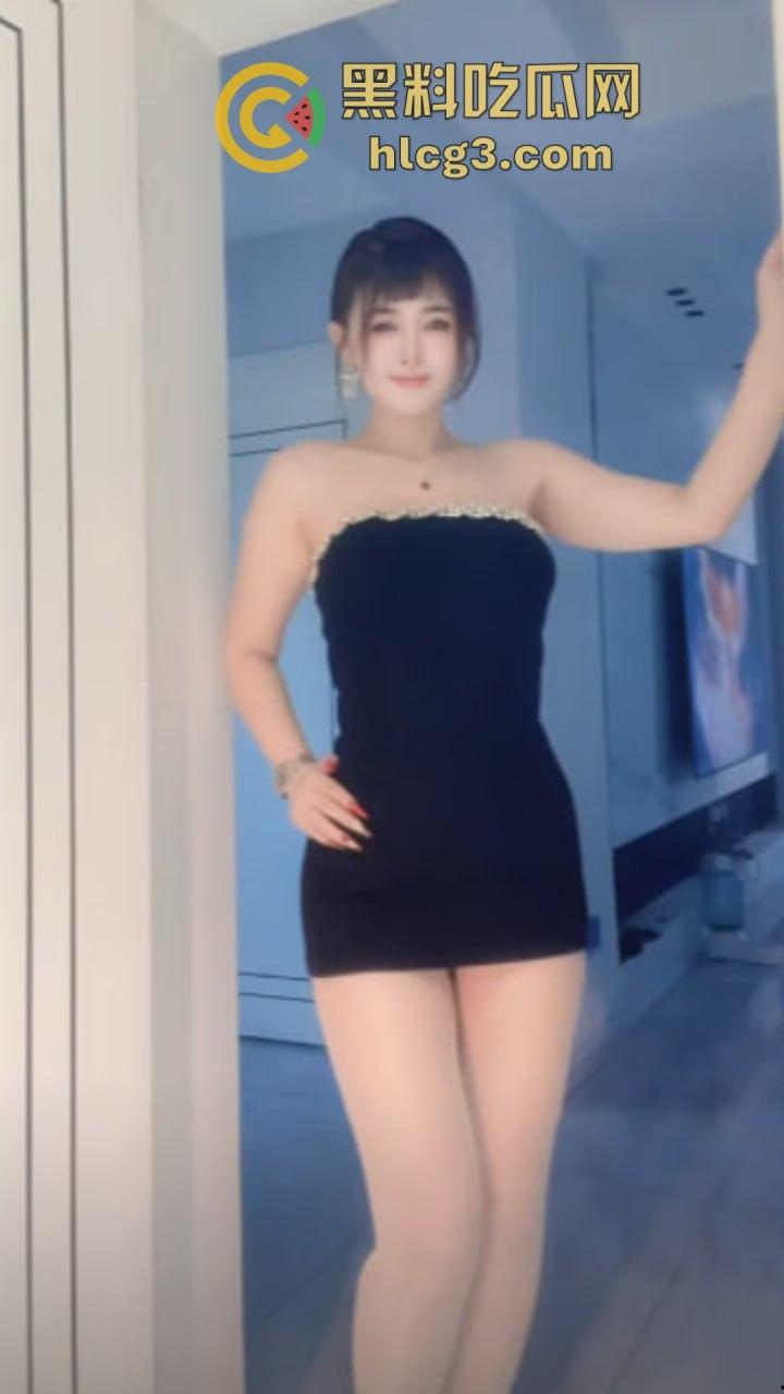 抖音极品美女网红『鱼鱼』万元裸聊定制视频震撼流出！高颜值御姐尺度大突破，脸穴同框疯狂自慰曝光！-12