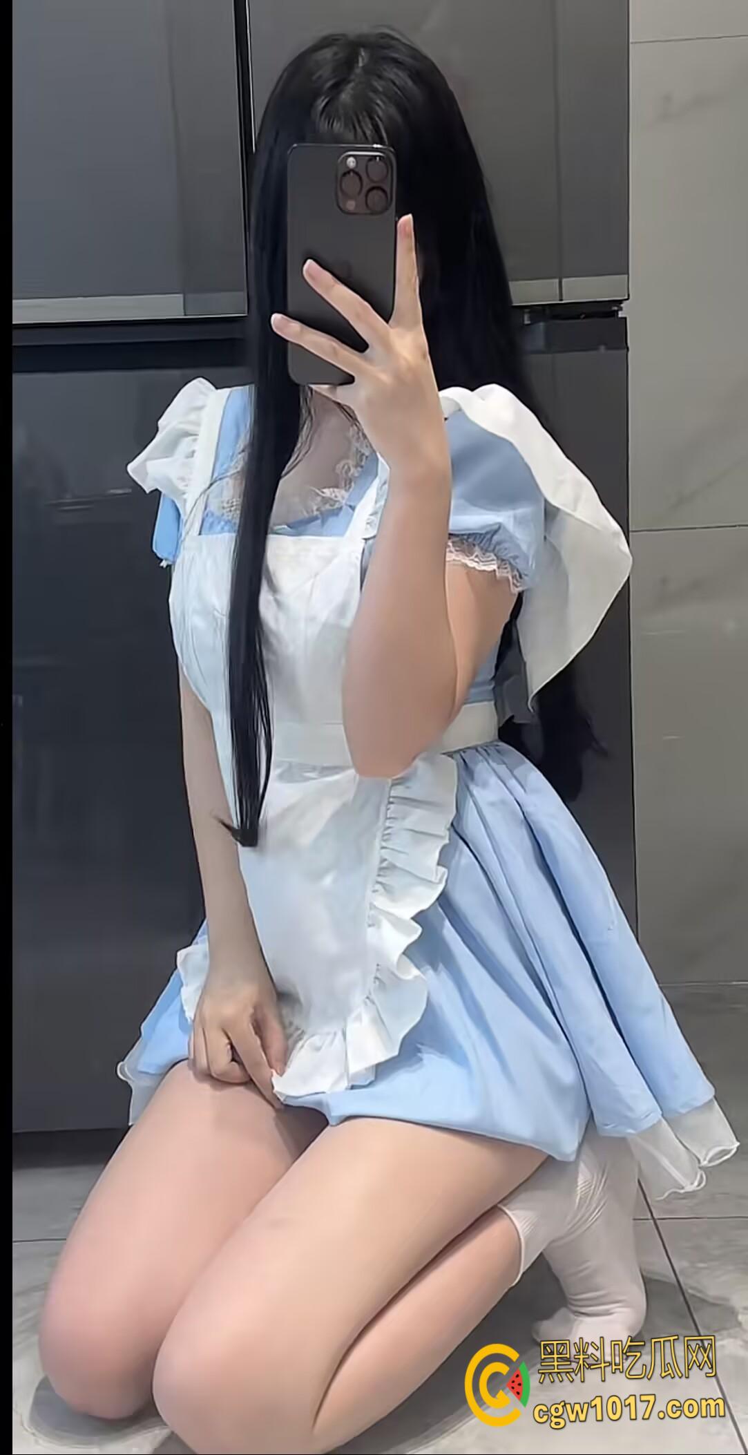 抖音网红【拒绝猪脚饭】，金主福利视频流出，掰逼道具骑乘自慰，喘息呻吟不断，假鸡吧真鸡巴来着不拒！-3