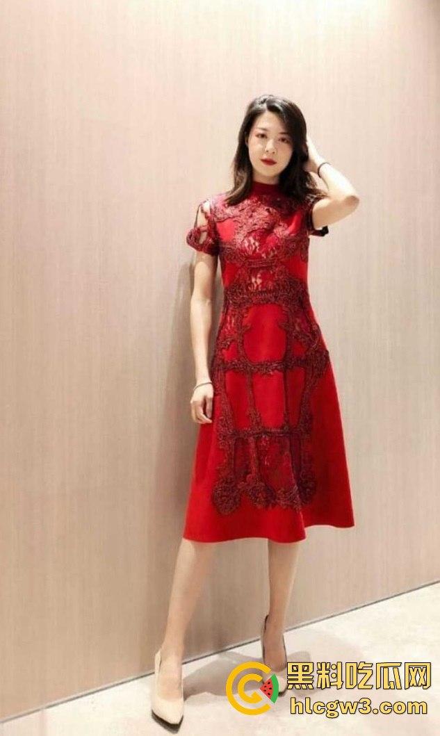 德州反差母狗人妻【胡梦琪】不雅视频炸裂流出，狗链拴脖撅臀发情，骑乘位被狂打桩叫声浪翻天！-5